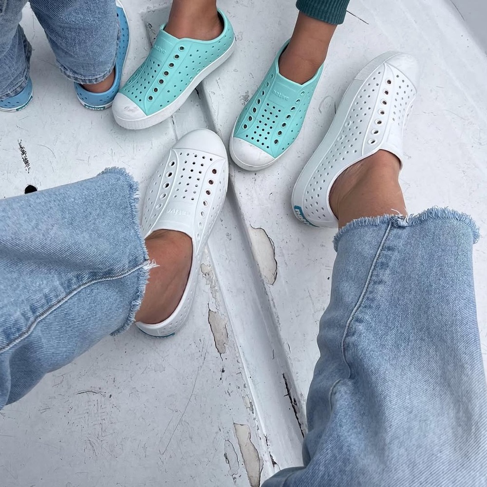Native unisex all White Slip-On Shoes size women’s 10 men’s 8